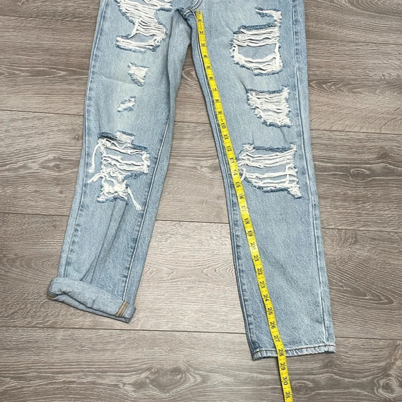 NWT PacSun Mom Jeans High Rise Elvira Light Wash Distressed Destroyed 24 - Picture 11 of 16